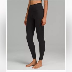 Black Lululemon Wunder Under Leggings - LIKE NEW